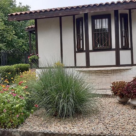 Motivi Cottage سينتس قسطنطين وهيلينا المظهر الخارجي الصورة