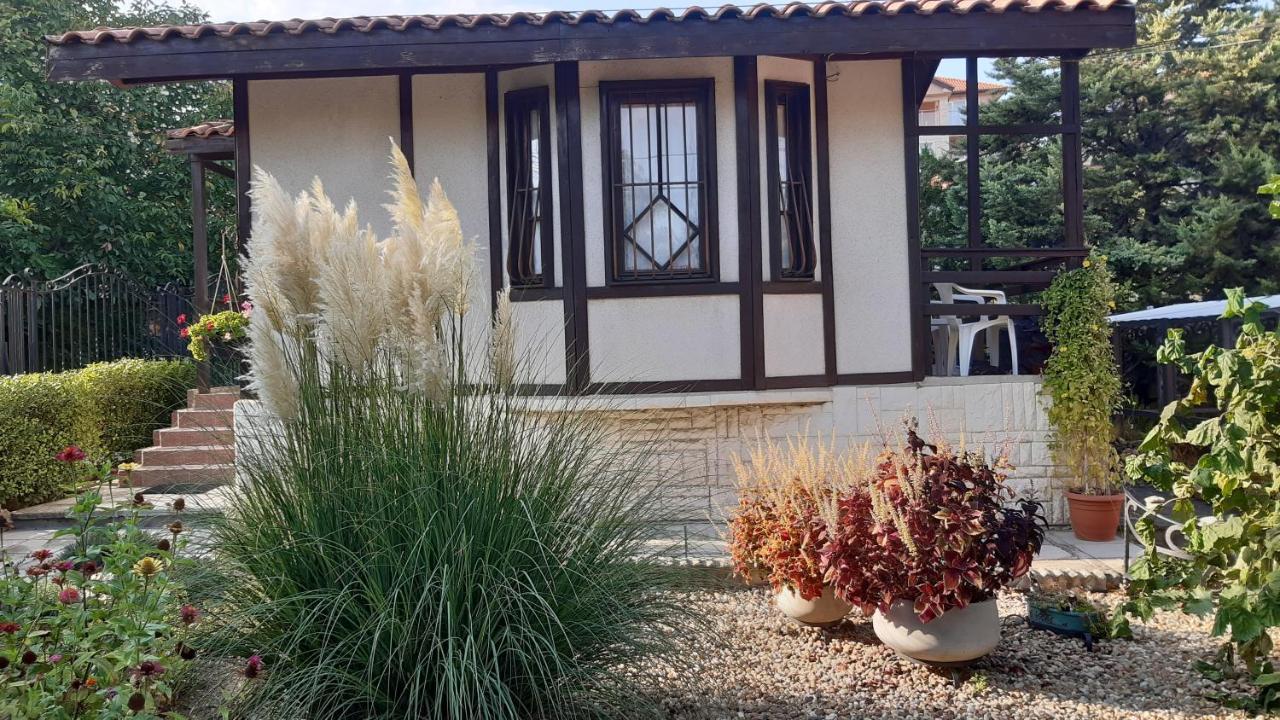 Motivi Cottage سينتس قسطنطين وهيلينا المظهر الخارجي الصورة