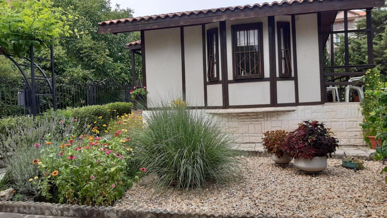 Motivi Cottage سينتس قسطنطين وهيلينا المظهر الخارجي الصورة